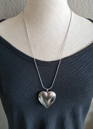 Lange zilverkleurige ketting met grote medaillon ●Stainlesssteel, staat: Heel goed, € 6,50, € 7,53 inclusief Kopersbescherming Pro