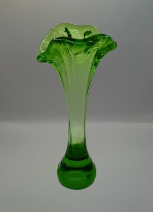 Vintage uranium-glas vaas – ca. 23 cm – Groen – Bloemvormige rand, marca: Curiosité, estado: Nuevo sin etiquetas, 17,95 €, 19,55 € Protección al comprador incluida
