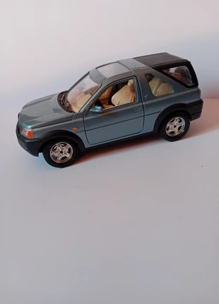 Voiture miniature Land Rover Freelander 1/24 Bburago (Made in Italy), marke: Bburago, zustand: Gut, größe: XL, 15,00 €, 16,45 € inklusive Vinted-Käuferschutz