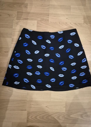 Minijupe noire à motifs bisous bleu Zara, marque: Zara, état: Neuf sans étiquette, taille: M / 38 / 10, 5,00 €, 5,95 € Protection acheteurs incluse