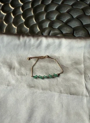 Stainless steel armband goud met groene kralen – verstelbaar 17–21 cm | nieuw, merk: By Jule Sieraden, staat: Nieuw met prijskaartje, € 7,99, € 9,09 inclusief Kopersbescherming Pro