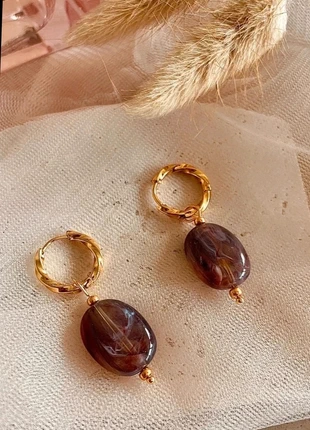 RVS vergulde oorbellen met warm aubergine/grijze harskraal – boho, modern & vintage vibes, état: Neuf sans étiquette, 5,95 €, 6,95 € Protection acheteurs (Pro) incluse