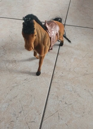 Cheval avec selle, marque: sans marque, état: Très bon état, taille: 5 ans / 110 cm, 1,00 €, 1,75 € Protection acheteurs incluse