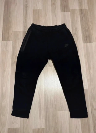 Pantalon Nike Tech Noir, marca: Nike, estado: Muito bom, tamanho: S, €40.00, €42.70 inclui Proteção do Comprador