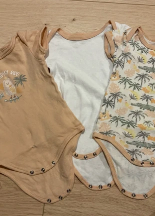 Lot de 3 bodies manches courtes, marque: Little Explorer, état: Très bon état, taille: 6-9 mois / 68 cm, 1,00 €, 1,75 € Protection acheteurs incluse