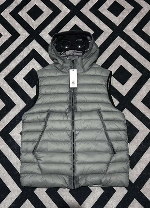 Doudoune sans manche cp company, marque: C.P. Company, état: Très bon état, taille: L, 90,00 €, 95,20 € Protection acheteurs incluse