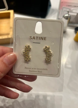 Boucle d’oreille fleurs, brand: Satine, condizioni: Nuovo con cartellino, €5.00, €5.95 include la Protezione acquisti