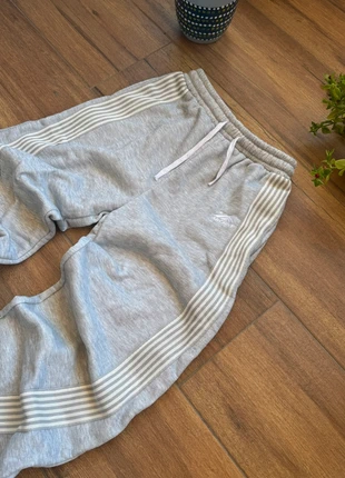 Jogger gris oversize unisex con rayas laterales, marque: y2k, état: Neuf sans étiquette, taille: M, 25,00 €, 26,95 € Protection acheteurs incluse