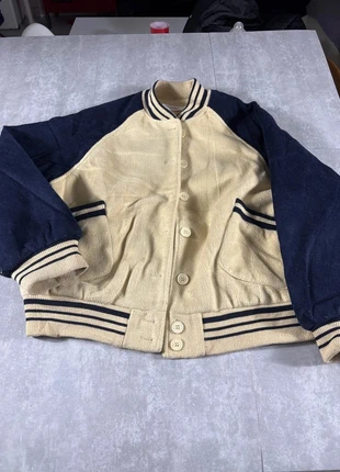 Veste Varsity Mozao & Xujing – Taille S – Beige & Bleu Marine – Très bon état, marque: mozao & xujing, état: Très bon état, taille: S / 36 / 8, 45,00 €, 47,95 € Protection acheteurs incluse