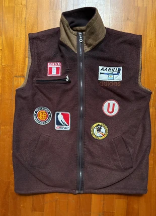 Gilet vintage Adidas con patch internazionali, marque: Vintage Dressing, état: Très bon état, taille: M, 10,00 €, 11,20 € Protection acheteurs incluse