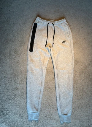 jogging nike tech gris, marca: Nike, estado: Muy bueno, tamaño: XS, 65,00 €, 68,95 € Protección al comprador incluida