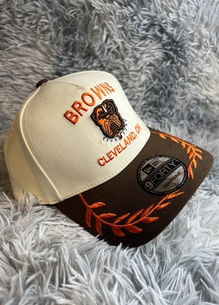 Gorra New Era Cleveland Browns Cream Brown Two Tone NFL 9Forty A-Frame Snapback 🏈, marca: New Era, estado: Muito bom, tamanho: Tamanho único, €27.90, €30.00 inclui Proteção do Comprador