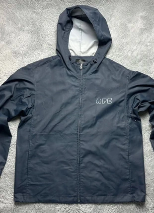 Veste imperméable bleu marine APC avec logo floqué multicolore taille M, brand: A.P.C., condizioni: Ottime, taglia: M, €65.00, €68.95 include la Protezione acquisti Pro