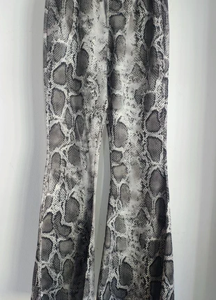 Pantalones Campana Estampado Serpiente Grunge Años 90, merk: Vintage Dressing, staat: Heel goed, maat: M / 38 / 10, € 5,00, € 5,95 inclusief Kopersbescherming