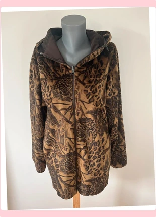 Veste réversible chaude marron et motifs peau animale capuche amovible, zustand: Sehr gut, größe: XL / 42 / 14, 27,75 €, 29,84 € beinhaltet Vinted-Käuferschutz Pro