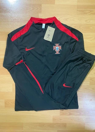 Ensemble de foot Nike x Portugal rouge/noir taille M, marca: Nike, estado: Muito bom, tamanho: M, €50.00, €53.20 inclui Proteção do Comprador