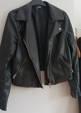 Veste noire perfecto H&M, marke: H&M, zustand: Gut, größe: XL / 42 / 14, 7,00 €, 8,05 € inklusive Vinted-Käuferschutz