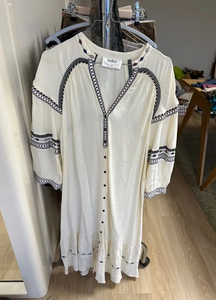 Robe broderie, marque: Ba&sh, état: Très bon état, taille: S / 36 / 8, 28,00 €, 30,10 € Protection acheteurs incluse