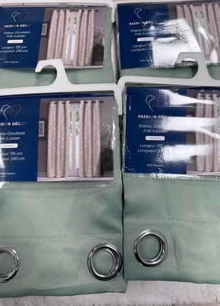 Lot de quatre rideaux verts occultants 1.40/2.40, état: Neuf avec étiquette, taille: 200 cm - 249 cm, 42,90 €, 45,75 € Protection acheteurs incluse