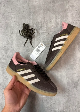Adidas Handball Spezial Dark Brown Wonder Mauve EU38 – New & Authentic, merk: adidas, staat: Nieuw met prijskaartje, maat: 38, € 99,99, € 105,69 inclusief Kopersbescherming Pro