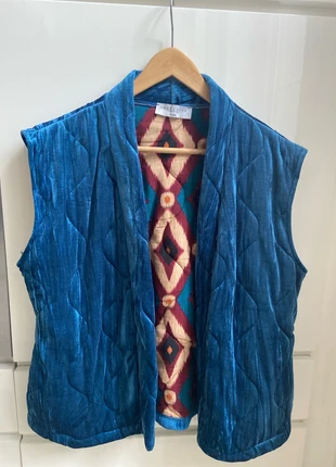 Blauw fluwelen bodywarmer, marque: Intuition, état: Très bon état, taille: Taille unique, 8,00 €, 9,10 € Protection acheteurs incluse