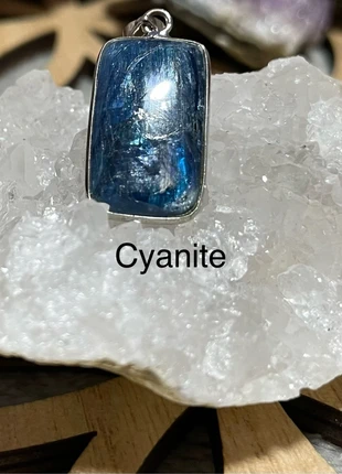 Pendentifs en cyanite ( à l unité ), marque: Pierre, état: Neuf avec étiquette, 12,00 €, 13,30 € Protection acheteurs incluse