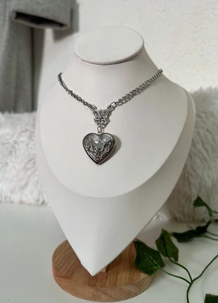 Gothic locket, marque: Dolls Kill, état: Très bon état, 8,00 €, 9,10 € Protection acheteurs incluse