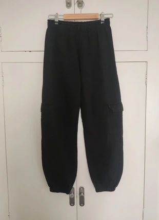 2 black sweatpants, marque: Zara, état: Neuf sans étiquette, taille: XS / 34 / 6, 6,00 €, 7,00 € Protection acheteurs incluse