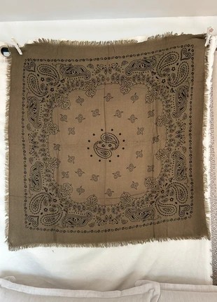 Foulard style Kujten écharpe frangée kaki 100x100 laine et viscose motif paisley, merk: LAINE, staat: Heel goed, € 30,30, € 32,52 inclusief Kopersbescherming