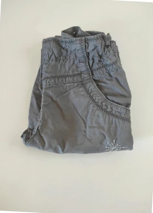 Pantacourt KidKanaï gris taille 2 ans, marque: Kid Kanai, état: Très bon état, taille: 18-24 mois / 86 cm, 1,50 €, 2,28 € Protection acheteurs incluse