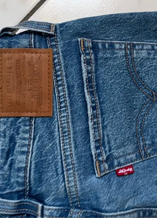 Low pitch straight 25 Levi’s jeans, marque: Levi's, état: Très bon état, taille: XS / 34 / 6, 15,00 €, 16,45 € Protection acheteurs incluse