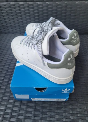 Adidas – Stan Smith 35,5 Blanc/Vert olive 👟, marque: adidas, état: Très bon état, taille: 35.5, 36,00 €, 38,50 € Protection acheteurs (Pro) incluse