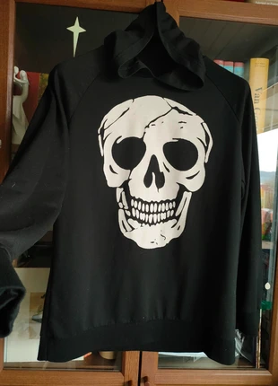 Sweat à capuche " tête de mort ", taille unique. Excellente qualité, brand: Unique, condition: Very good, size: One size, €1.00, €1.75 includes Buyer Protection