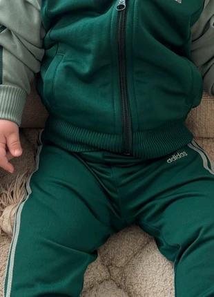 Baby kleding, merk: adidas, staat: Heel goed, maat: 12-18 maanden / 80 cm, € 15,00, € 16,45 inclusief Kopersbescherming