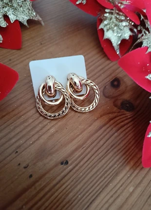 Jolie boucles d'oreilles deux anneaux imbriquées structure ronde double dorées, marke: sans marque, zustand: Neu, mit Etikett, 5,00 €, 5,95 € beinhaltet Vinted-Käuferschutz Pro