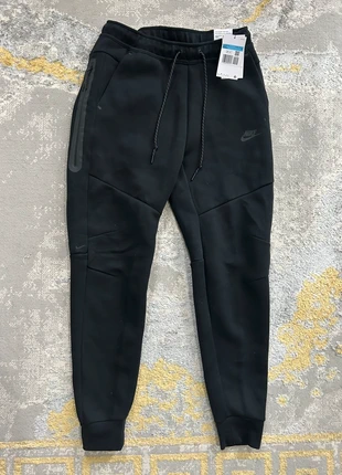 Bas Nike Tech Taille M / Prix négociable a 85€ ou RIEN, brand: Nike, condition: Very good, size: M, €90.00, €95.20 includes Buyer Protection