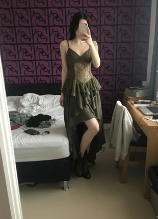 Robe Asymétrique Vert Kaki Dentelle et Volants Style Bohème Gothique, marque: ediuo, état: Très bon état, taille: S / 36 / 8, 39,99 €, 42,69 € Protection acheteurs (Pro) incluse