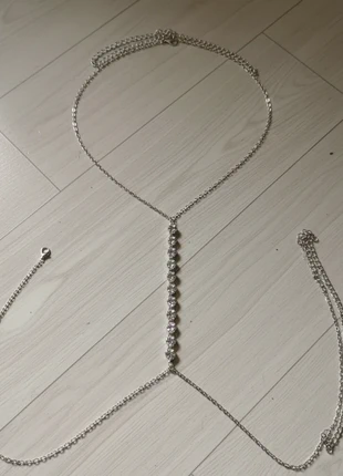 Chaîne de corps argentée style bohème, design en strass pour décolleté profond, marca: Vintage Dressing, estado: Muito bom, €16.00, €17.50 inclui Proteção do Comprador