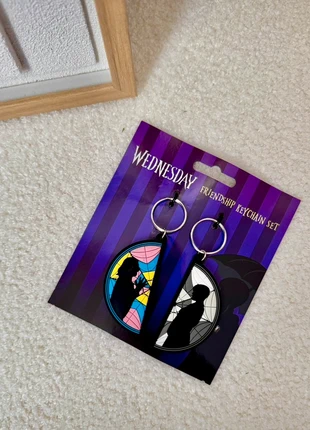 Set Portachiavi Amicizia “Wednesday” Coppia Abbinata, marca: Wednesday‘s Girl, estado: Novo com etiquetas, €7.00, €8.05 inclui Proteção do Comprador