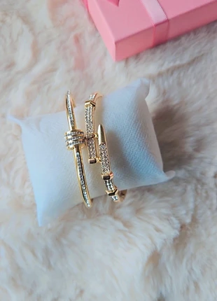 Très joli bracelet jonc, marque: Vintage Dressing, état: Neuf sans étiquette, 12,00 €, 13,30 € Protection acheteurs incluse