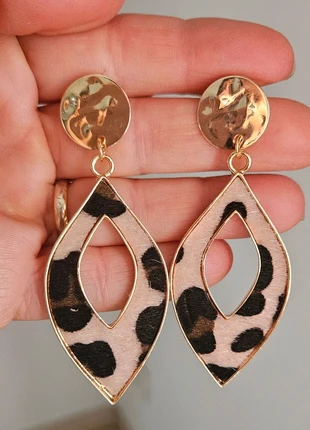 Très jolies boucles d'oreilles motifs léopard
Acier inoxydable, condition: Very good, €4.35, €5.27 includes Buyer Protection