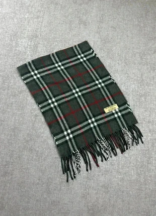 Écharpe Burberry gris foncés, marke: Burberry, zustand: Sehr gut, 50,00 €, 53,20 € beinhaltet Vinted-Käuferschutz Pro