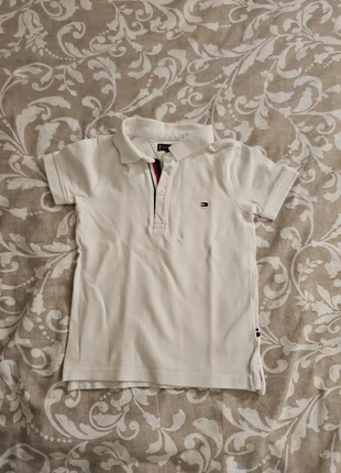 Tshirt tommy, merk: Tommy Hilfiger, staat: Heel goed, maat: 24-36 maanden / 92 cm, € 10,00, € 11,20 inclusief Kopersbescherming