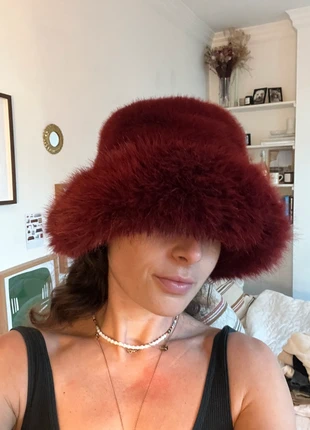 Fluffy Burgundy Hat, brand: no brand, condition: Very good, size: One size, £18.00, £19.60 includes Buyer Protection