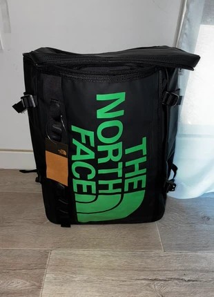 The north face Base Camp – Neuf, noir & logo vert, marque: The North Face, état: Très bon état, 85,00 €, 89,95 € Protection acheteurs incluse