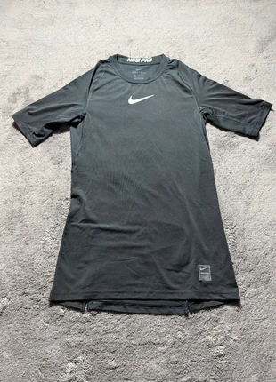 Teeshirt noir Nike Pro | Taille S, brand: Nike, condizioni: Ottime, taglia: S / IT 40 / EU 36, €10.00, €11.20 include la Protezione acquisti Pro