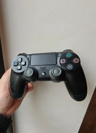 Originele playstation 4 controller, brand: Sony, condizioni: Buone, €20.00, €21.70 include la Protezione acquisti