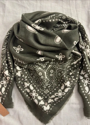 Grande écharpe bandana carré 110X110, estado: Novo sem etiquetas, €19.90, €21.60 inclui Proteção do Comprador