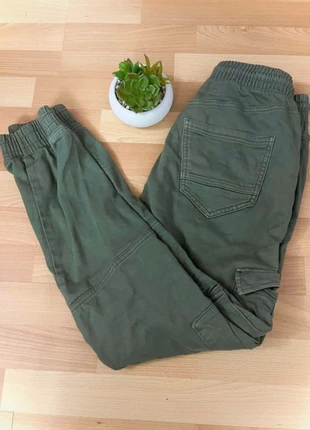 Pantalon cargo Celio kaki enfant – Taille S / junior, marque: Celio, état: Très bon état, taille: S, 16,00 €, 17,50 € Protection acheteurs incluse