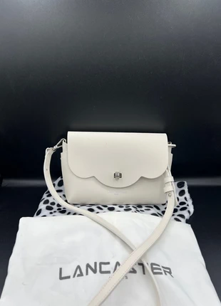 Sac à main bandoulière en cuir lancaster city flore en super état, marque: Lancaster, état: Très bon état, 58,00 €, 61,60 € Protection acheteurs incluse